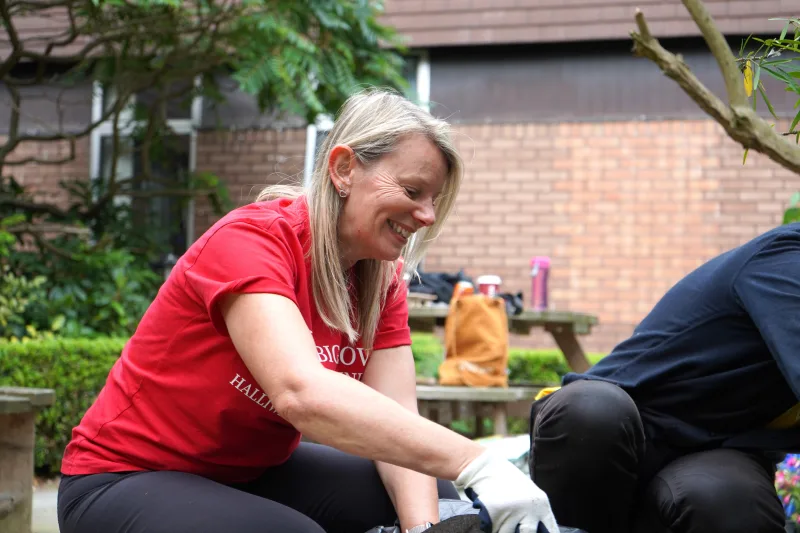 Halliwell Jones MINI Team Spruces Up Garden at Countess of Chester Hospital - Image 416874/3