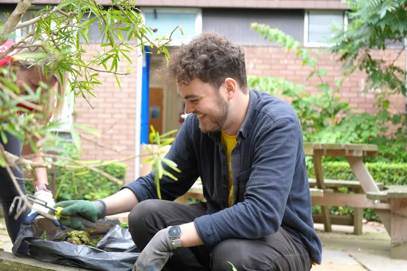 Halliwell Jones MINI Team Spruces Up Garden at Countess of Chester Hospital - Image 416874/2