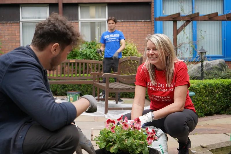 Halliwell Jones MINI Team Spruces Up Garden at Countess of Chester Hospital - Image 416876/3