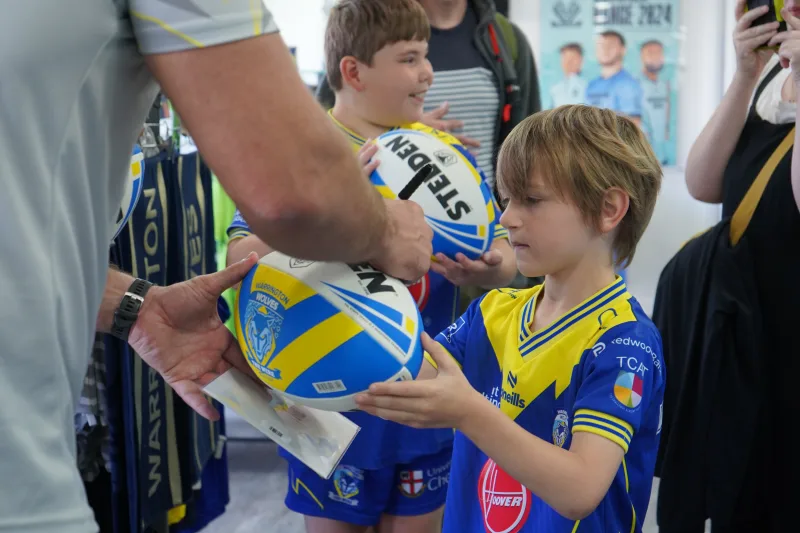 Halliwell Jones MINI and Warrington Wolves Treat Fans to an Unforgettable Day at Gulliver's World - Image 417322/3