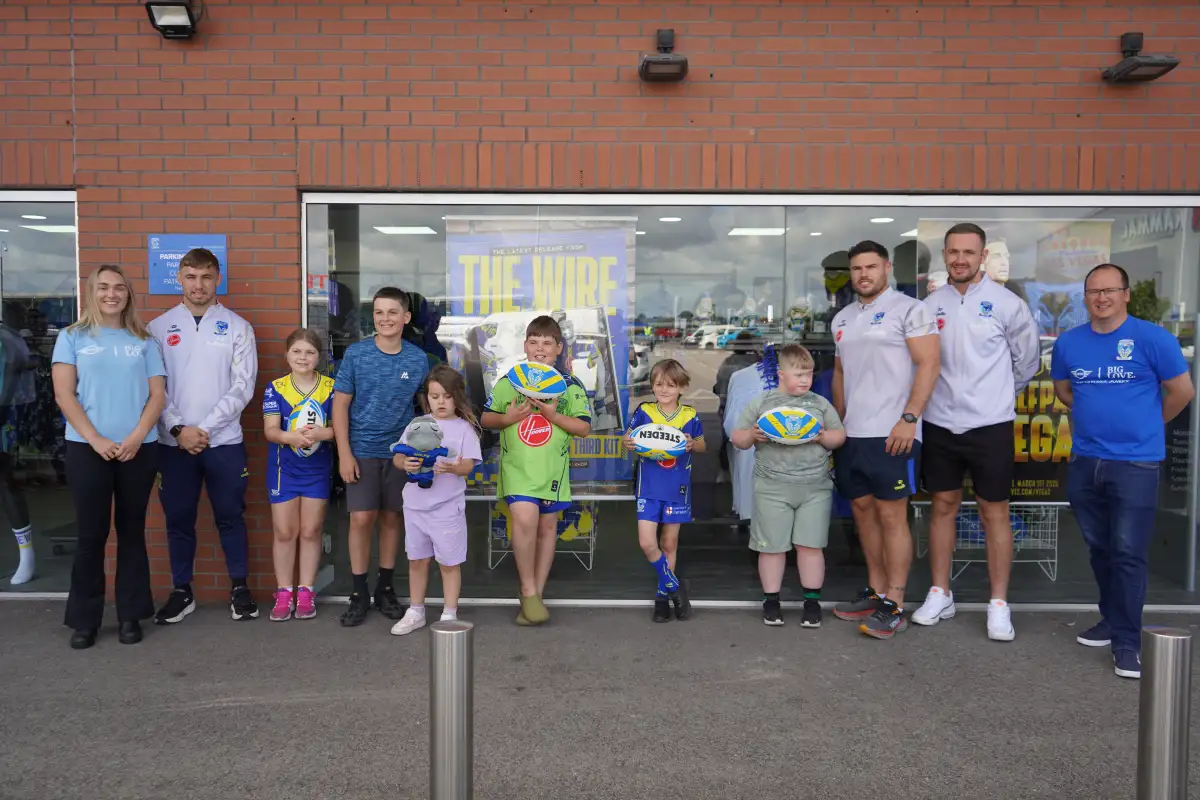 Warrington Wolves players Ben Currie, Joe Philbin and Sam Powell take 3 lucky families to Gulliver's World - Image 7