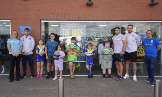 Halliwell Jones MINI and Warrington Wolves Treat Fans to an Unforgettable Day at Gulliver's World